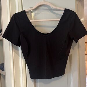 Lululemon black cropped workout tee